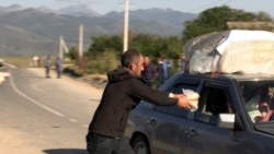 Armenian Volunteers Rush To Help Flood Of Refugees From Nagorno-Karabakh 