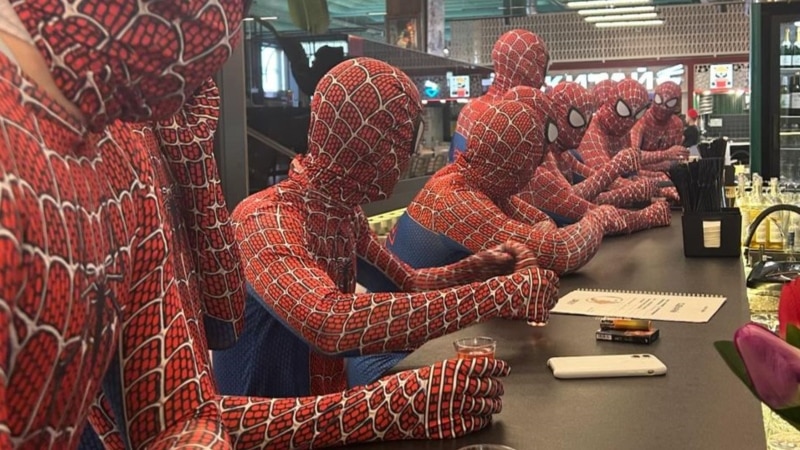 Самарского блогера, устроившего шествие 20 человек в костюмах Человека-паука под песню 