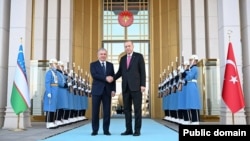 Өзбек лидери Шавкат Мирзиёев менен түрк президенти Режеп Тайып Эрдоган, Анкара шаары, 16-март 2023-жыл.