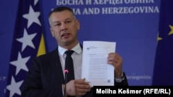 Ministar sigurnosti Bosne i Hercegovine Nenad Nešić tokom obraćanja medijima, 12 oktobar. 2023. godine.