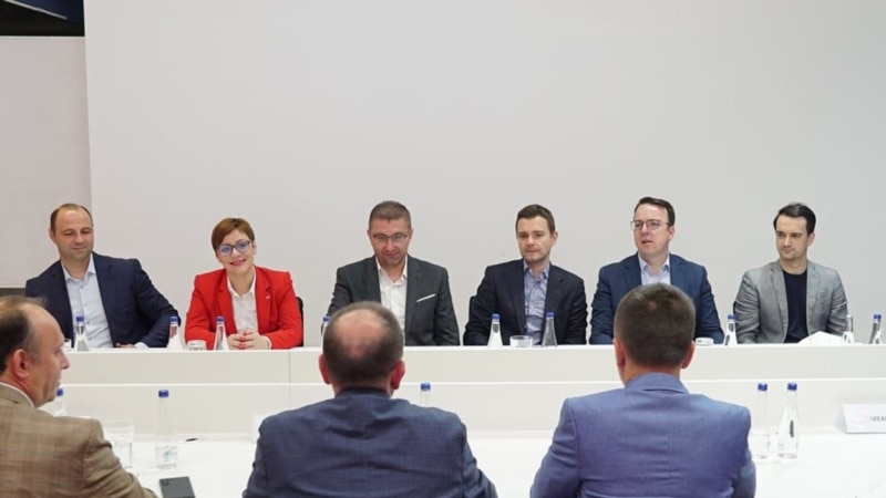 Прва средба меѓу ВМРО-ДПМНЕ и „Вреди“, работни групи ќе преговараат за евентуална коалиција 