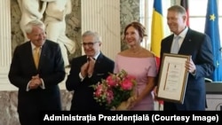 Captură din timpul ceremoniei de decernare a Premiului Civic German, acordat președintelui Klaus Iohannis. 3 iunie 2023
