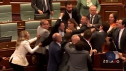Përleshje fizike në Kuvendin e Kosovës