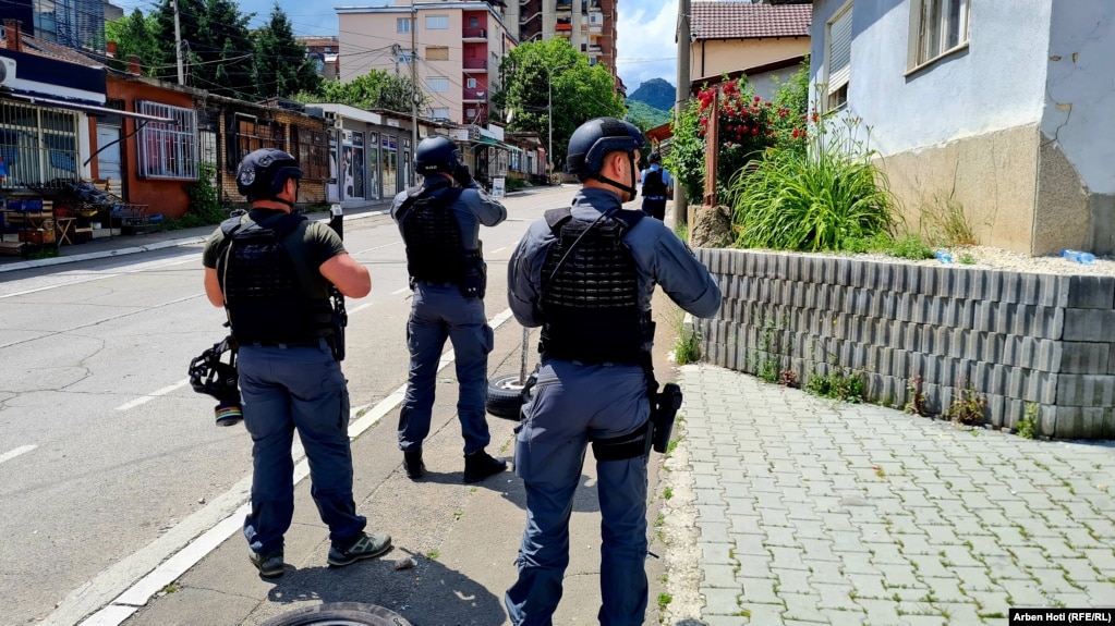 Disa pjesëtarë të Policisë së Kosovës në Mitrovicë të Veriut.&nbsp;