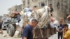 Населението се подготвува за евакуација откако израелските сили започнаа копнена и воздушна операција во источниот дел на Рафа, 11 мај 2024 година