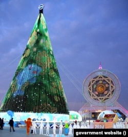 A large New Year's tree has been installed in Ashgabat.