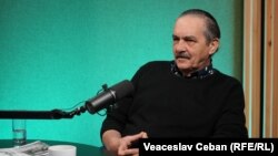 Anatol Ștefăneț este organizatorul şi liderul grupului „Trigon”.