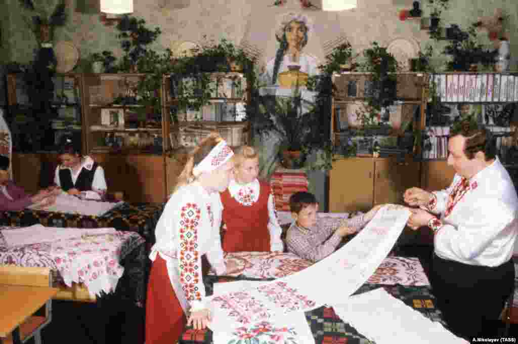 Children learn traditional embroidery techniques in a class of Belarusian culture in Minsk in December 1991. While the culture of Belarus enjoyed a revival after the country&rsquo;s release from Soviet authoritarianism, its immediate political and economic direction remained uncertain. &nbsp;