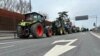 Lengyel gazdák traktoraikkal Varsóban 2024. március 20-án