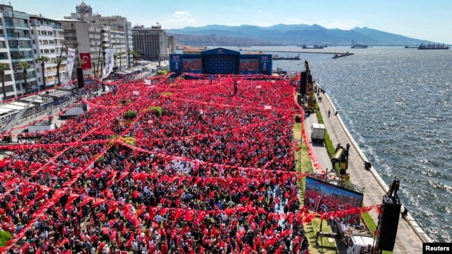 Митинг сторонников Кемаля Кылычдароглу в городе Измир. 30 апреля 2023 года