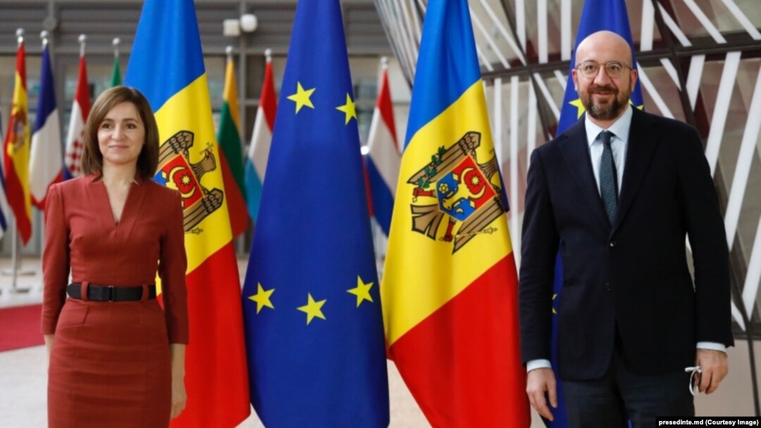 Președinta Republicii Moldova, Maia Sandu, și președintele Consiliului European, Charles Michel. Moldova este una dintre țările candidate să adere la UE.