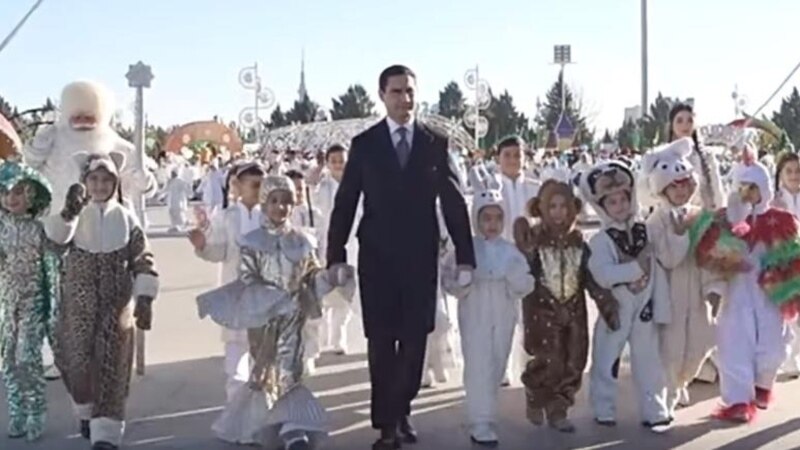 Serdar Berdimuhamedow çagalar üçin Täze ýyl tomaşasyna gatnaşdy 