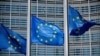 Flamuj të BE-së të vendosur jashtë selisë së Komisionit Evropian në Bruksel. 1 mars 2023. 
