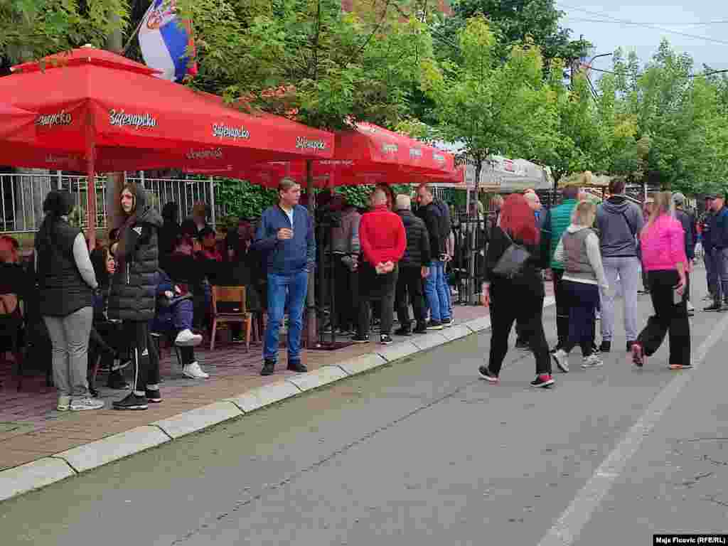 Qytetarë serbë gjatë protestës në Zveçan.