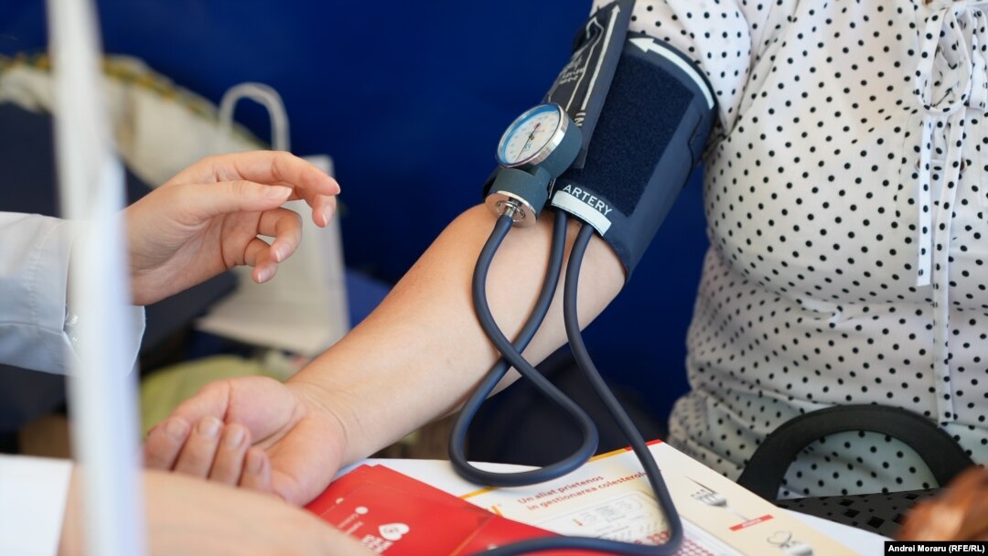 De exemplu, mulți dintre cei 1.200 de oameni nu au vorbit niciodată cu medicul de familie despre greutatea lor (imagine de arhivă).