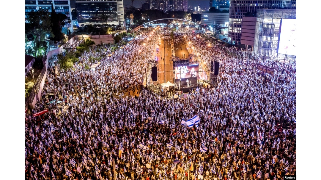 Imagine de la un protest din 8 iulie, din Tel-Aviv, față de reformele judiciare ale cabinetului Netanyahu.