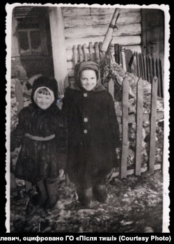 Віра (праворуч) у Красноярську, 1956 рік. Джерело: Приватний архів Віри Білевич, оцифровано ГО «Після тиші»