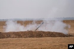 Izraelska mobilna artiljerijska jedinica ispaljuje granatu sa juga Izraela prema Pojasu Gaze, blizu granice između Izraela i Gaze, 28. oktobra