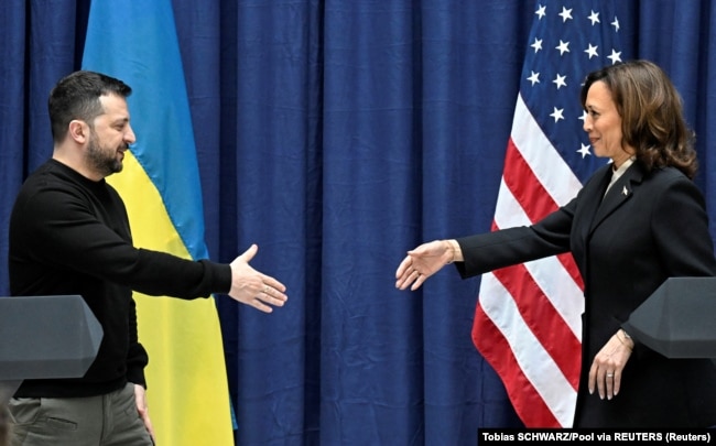 نشست خبری مشترک کامالا هریس و رئیس‌جمهور اوکراین در کنفرانس امنیتی مونیخ