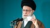 علی خامنه‌ای بارها علیه آموزش زبان انگلیسی در مدارس سخنرانی کرده است