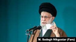 علی خامنه‌ای