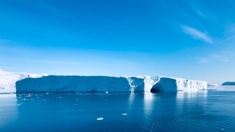 Жер шарындагы эң чоң айсберг ордунан жылды