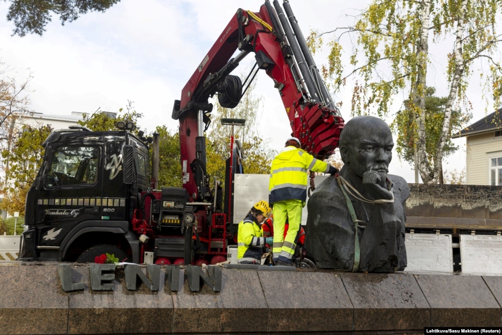Statuja e Leninit, e fundit që ishte në një vend publik në Finlandë, u hoq nga Kotka, në Finlandën juglindore, në tetor të vitit 2022.