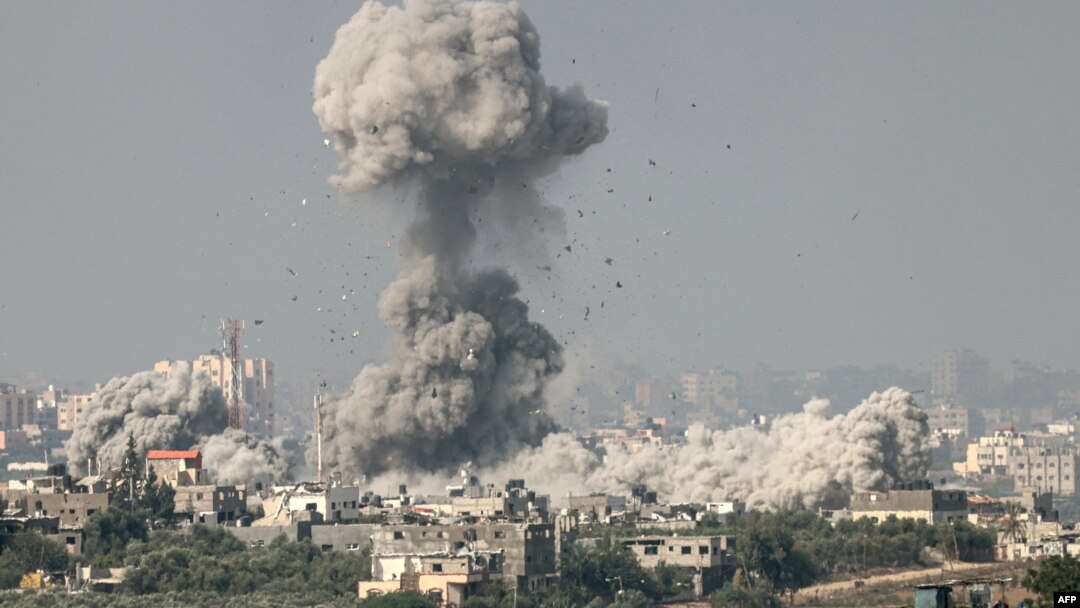Fâșia Gaza, 23 octombrie 2023. Fotografie făcută din orașul israelian Sderot după un atac aerian asupra Fâșiei Gaza. 