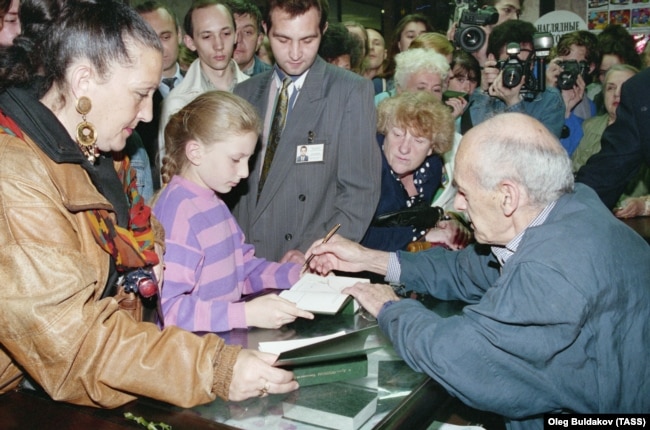 Булат Окуджава. 1996 год