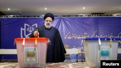 ادعا های زیادی وجود دارد که رهبران ایران در مهندسی انتخابات دست باز دارند