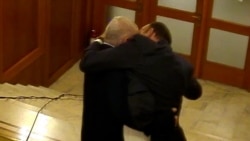 Video | Momentul în care deputatul PNL Florin Roman ar fi fost agresat în Parlament 