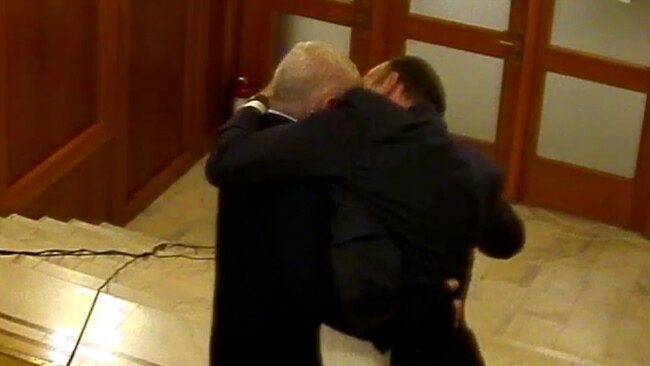 Video | Momentul în care deputatul PNL Florin Roman ar fi fost agresat în Parlament 
