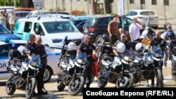 Служителите от моторизираната група "Сигма" в СДВР посрещнаха министъра си с включени сирени, 12 август 2024 г.