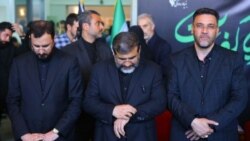 محمدمهدی اسماعیلی وزیر ارشاد (نفر وسط) در مراسم بزرگداشت ابراهیم رئیسی در تالار وحدت