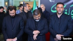 محمدمهدی اسماعیلی وزیر ارشاد (نفر وسط) در مراسم بزرگداشت ابراهیم رئیسی در تالار وحدت