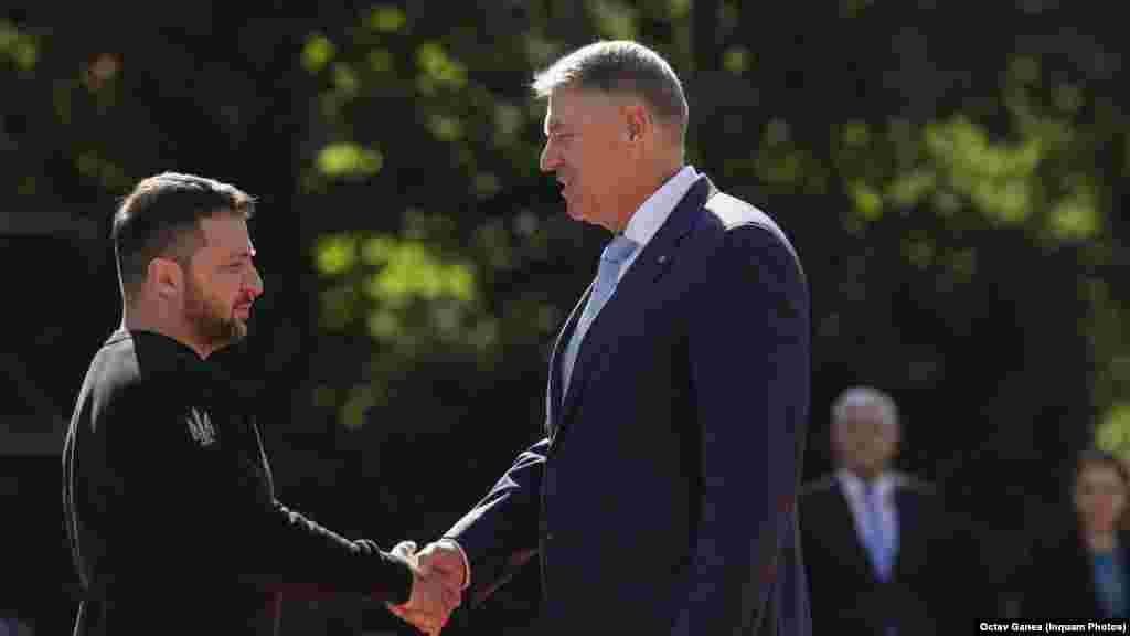 Preşedintele Klaus Iohannis și președintele Volodimir Zelenski s-au întâlnit ultima dată în 20 septembrie la New York, la Adunarea Generală a ONU. Cei doi au discutat soluții pentru gestionarea&nbsp;cerealelor ucrainene, astfel încât să nu fie afectaţi fermierii din România.