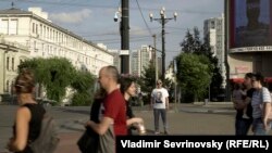 Зигмунд Худяков вышел на протестную акцию в футболке с улыбающимся Навальным