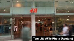 H&M prodavnica u Štokholmu, Švedska, 17. juli 2023. 