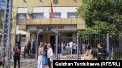 Ряд международных организаций призвал власти Кыргызстана немедленно восстановить доступ к банковскому счету и сайтам Радио Азаттык.