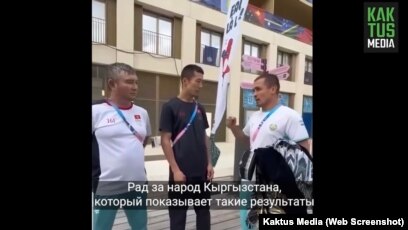 Жалаңаш жас әйелдер