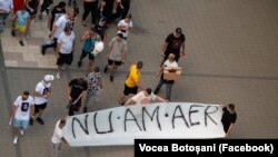 Nu am aer au fost ultimele cuvinte ale Alexandrei, înainte de a muri vineri dimineață în maternitatea din Botoșani. Proteste cu sute de participanți au avut loc în ultimele zile în fața maternității din Botoșani și pe străzile din oraș.