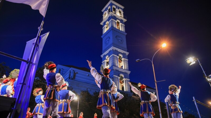 Kosova, skenë e vallëzimeve tradicionale nga bota