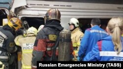 Спасатели на месте столкновения двух поездов на станции московском метро "Печатники". 11 октября 2023 года