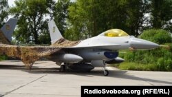 Винищувачі F-16 «вже почали використовувати для нашої держави», сказав Володимир Зеленський