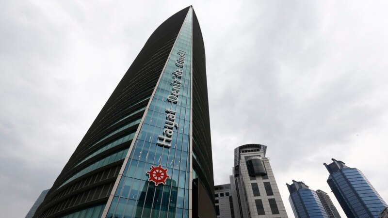 РБК: крупнейший банк Турции вновь ужесточил условия для россиян
