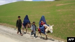 بسیاری از کشورهای غربی، طالبان به نقض گسترده حقوق زنان متهم می‌کنند و افغانستان را یکی از بدترین کشورها برای زنان عنوان می‌کنند.