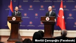 Арарат Мирзоян и Мевлют Чавушоглу 