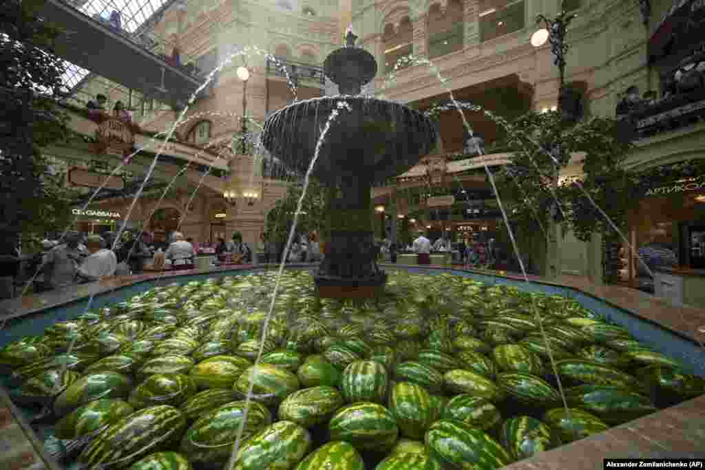 Watermelons are seen at the start of the watermelon season in a fountain in the center of GUM, Moscow&#39;s largest luxury goods store.&nbsp;