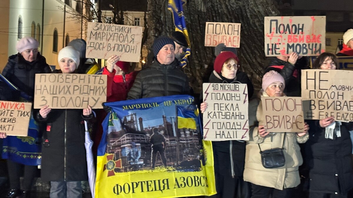 Рідні військовополонених у Львові зібралися на розколяду, щоб нагадати про тих, хто в полоні Росії
