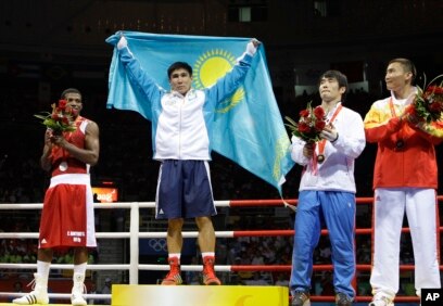 Қолды жұдырықтау